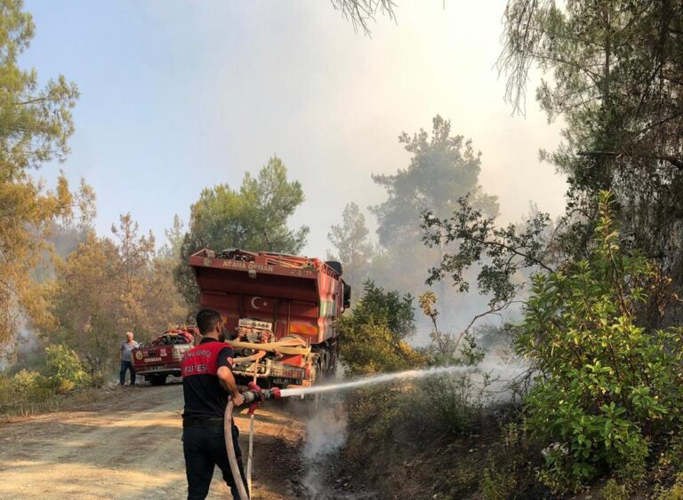 Şanlıurfa itfaiyesi’nden Osmaniye’deki yangına müdahale