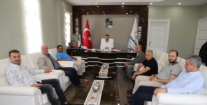 Şanlıurfaspor Yönetimi Karaköprü Belediye Başkanı Metin Baydilli’yi ziyaret etti