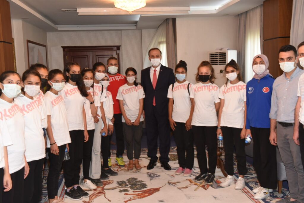 Vali Erin: Tüm Salonlarımız Emrinizde