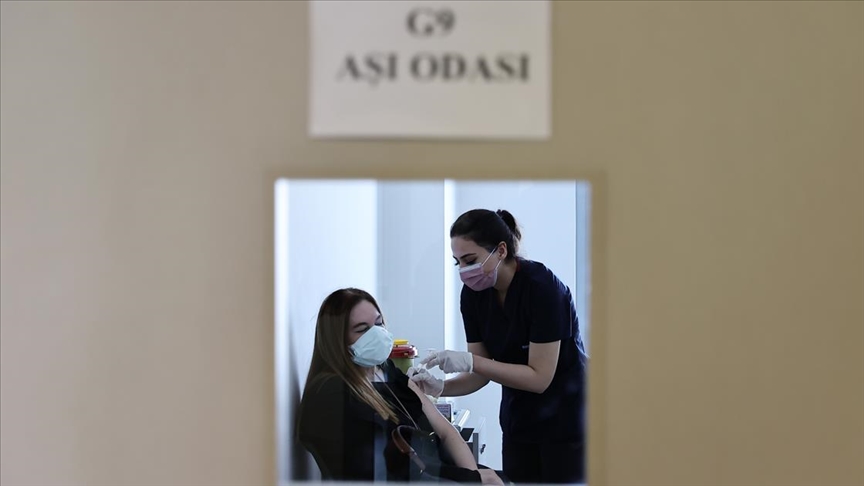 Kovid-19’la mücadele kapsamında son 24 saatte 808 bin 351 doz aşı uygulandı