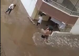 Şanlıurfa’da Evine su giren kadın gözyaşlarına boğuldu