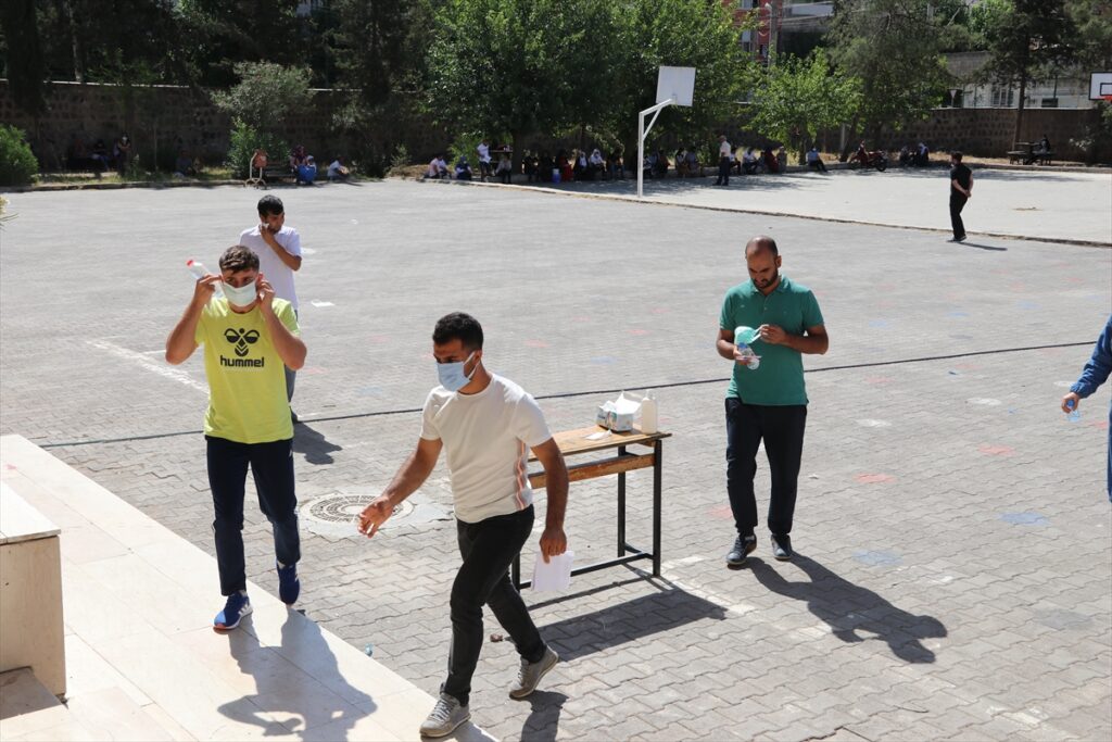 Şanlıurfa’da KPSS A Grubu ve Öğretmenlik Sınavı başladı