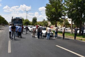 Siverek’te bir grup çiftçi elektrik kesintilerine tepki gösterdi