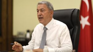 Bakan Akar: TSK yangınla mücadelede her zaman, her yerde milletinin emrinde