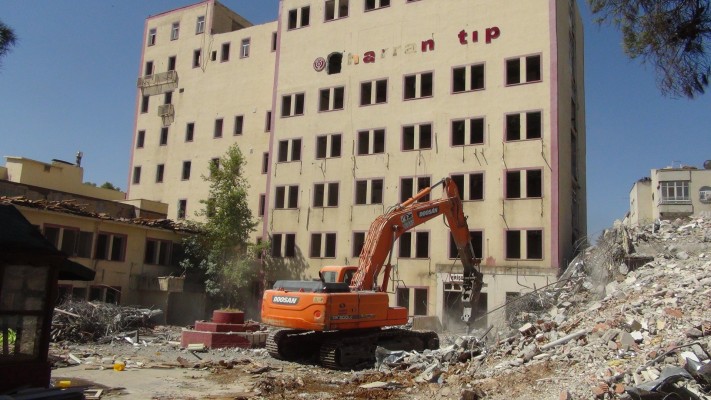 Şanlıurfa’da Eski hastaneye 5 yıl sonra ilk kepçe vuruldu