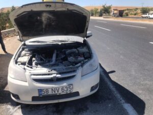 Şanlıurfa’da Seyir halindeki otomobil alev aldı
