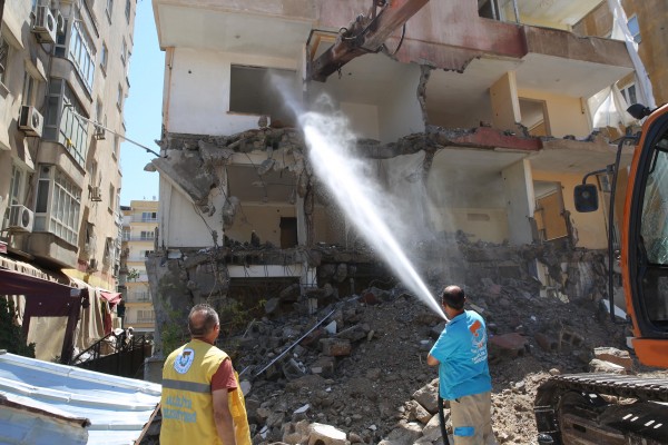 Haliliye’de riskli ve metruk yapılar yıkılıyor