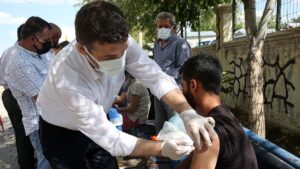 Kovid-19’la mücadelede ülke genelinde bir haftada 7,3 milyon dozdan fazla aşı uygulandı