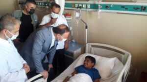 Vali Erin servis kazasında yaralanan çocukları ziyaret etti