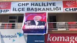 Şanlıurfa’da CHP, parti binalarına ‘Sınır Namustur’ pankartı astı