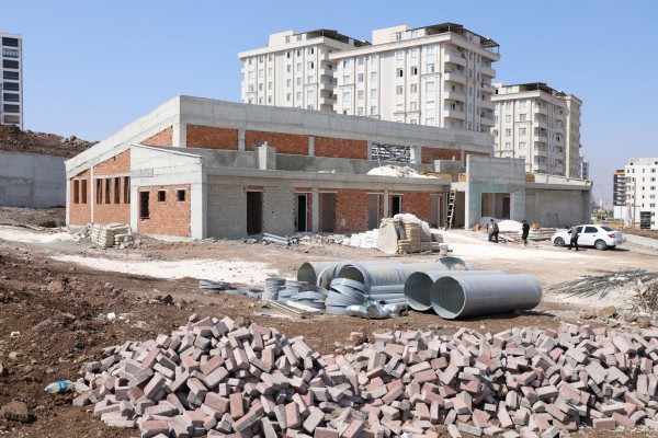 Karaköprü’de kapalı yüzme havuzu çalışmaları sürüyor