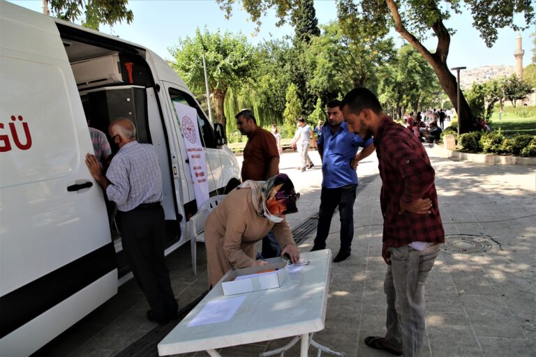 Kovid-19 aşılama oranı en düşük il olan Şanlıurfa’da aşı ekipleri gençlere yöneldi