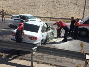 Şanlıurfa’da iki otomobil çarpıştı: 6 yaralı