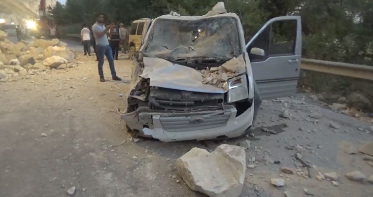 Birecik’te heyelan: 2’si ağır 3 yaralı