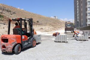 Karaköprü’de yeni yollar kilitli parkeyle döşeniyor