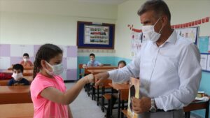 SEY Vakfı’nın 200 bursiyeri okula başlıyor