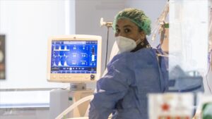 Türkiye’de 23 bin 957 kişinin Kovid-19 testi pozitif çıktı, 101 kişi hayatını kaybetti