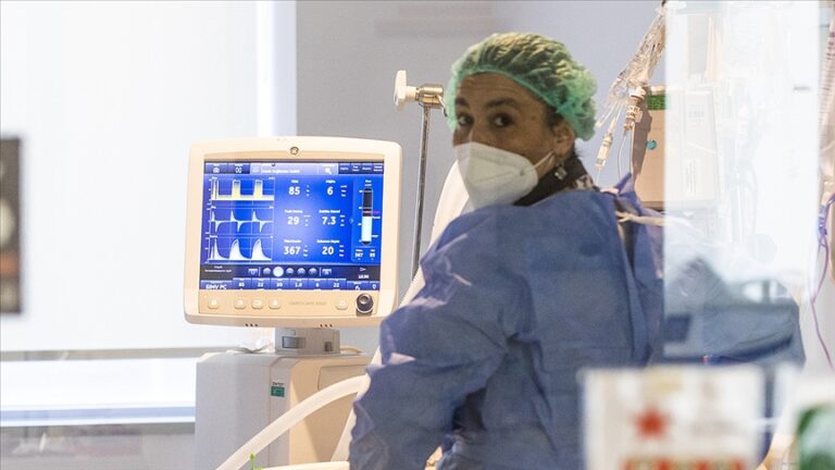 Türkiye’de 23 bin 957 kişinin Kovid-19 testi pozitif çıktı, 101 kişi hayatını kaybetti