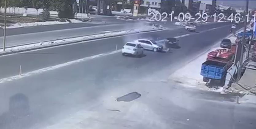 Akçakale yolunda kaza: 2’si çocuk 6 yaralı (-EK)