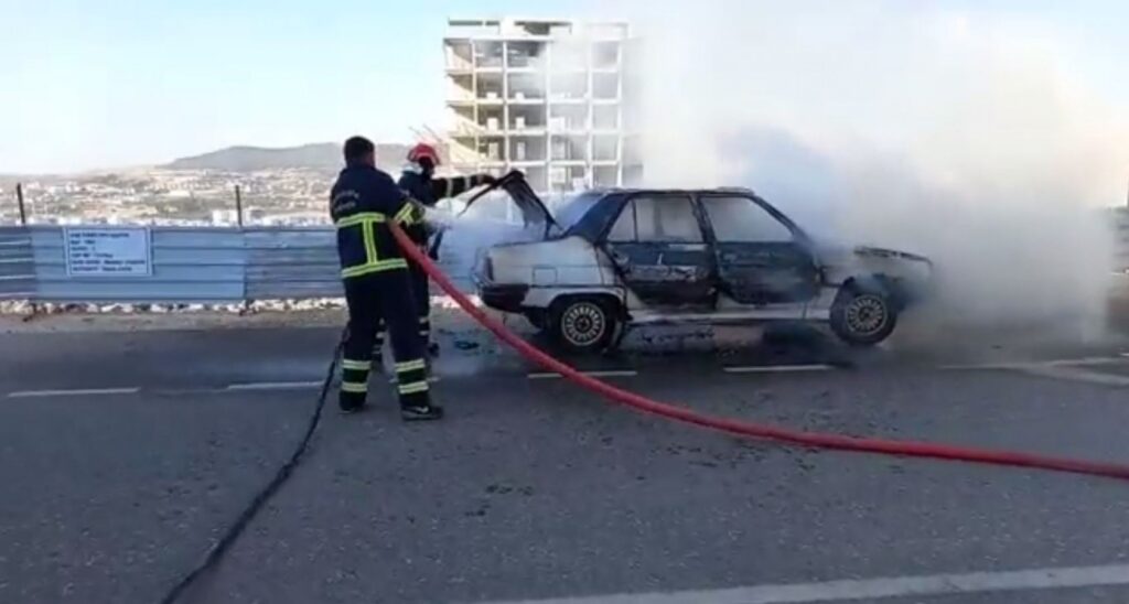 Şanlıurfa’da Alev alev yanan otomobil kül oldu!