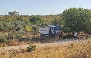 Şanlıurfa’da Belediye kamyonunun bağ evine kum dökmesine soruşturma!