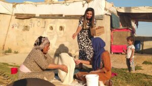 Şanlıurfa’da İsot temizleyen kadınlara dondurma ikramı