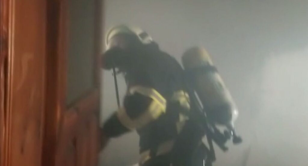 Şanlıurfa’da Madde bağımlıları eski DEDAŞ binasını yaktı!