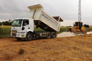 Akçakale’de kış öncesi yollar onarılıyor