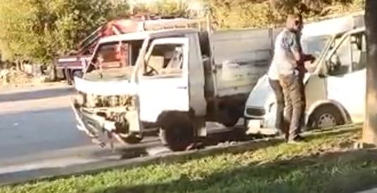 Şanlıurfa’da minibüs ile pikap çarpıştı: 2 yaralı