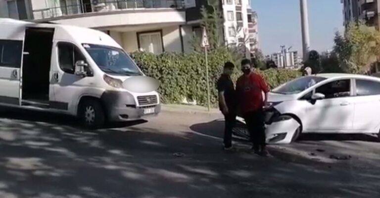 Urfa’da servisle otomobil kafa kafaya çarpıştı!
