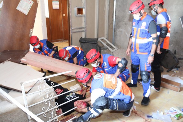 Şanlıurfa’da AFAD ile UMKE’den gerçeği aratmayan tatbikat!