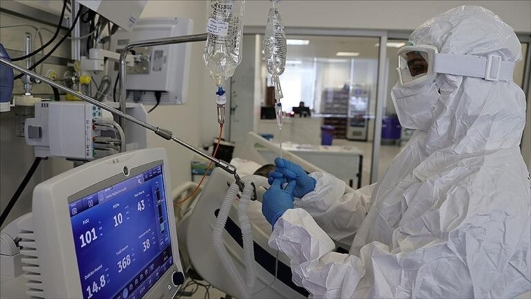 Türkiye’de son 24 saatte 22 bin 923 kişinin testi pozitif çıktı, 259 kişi hayatını kaybetti