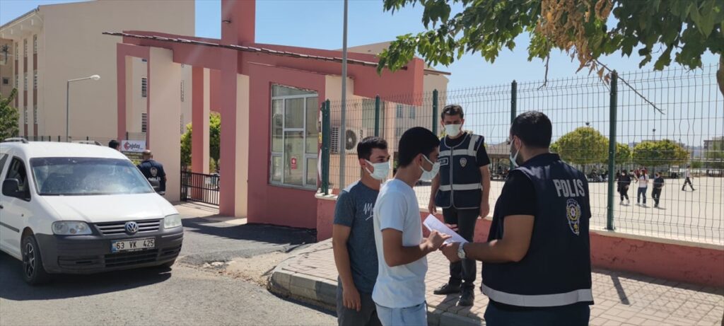 Şanlıurfa’da polis okullarda denetim yaptı
