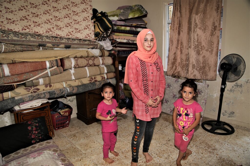 Bombardımandan kaçarken işitme cihazlarını kaybeden Samiye, Şanlıurfa’da hayırseverlerin aldığı yeni cihazlarla duymaya başladı