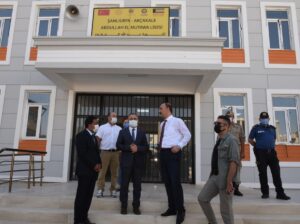 Şanlıurfa Valisi Abdullah Erin Akçakale ve Harran’da okulları ziyaret etti