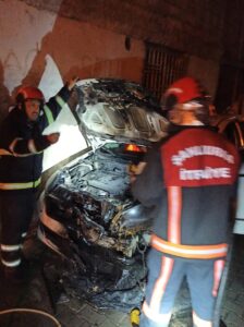 Şanlıurfa’da 2 otomobilin kundaklandığı iddiası