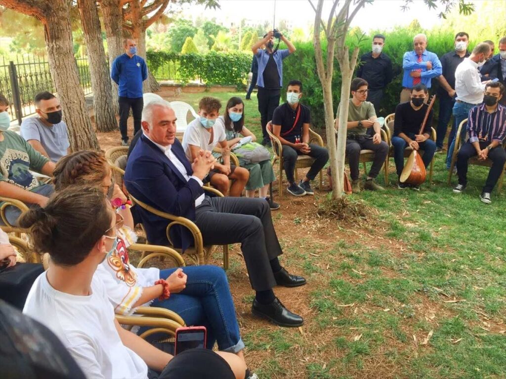 Kültür ve Turizm Bakanı Ersoy, Şanlıurfa’da yabancı öğrencilerle buluştu