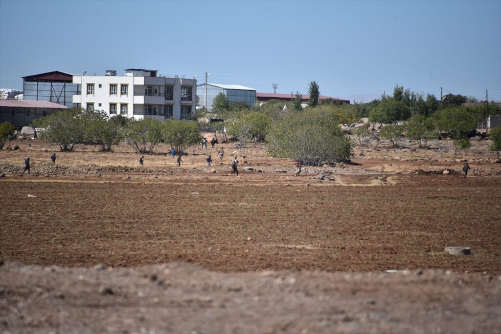 Şanlıurfa’da yurda yasa dışı yollarla giren 17 yabancı uyruklu yakalandı