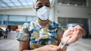 İki doz koronavirüs aşısı olanların oranı, 15 ilde yüzde 75’i geçti