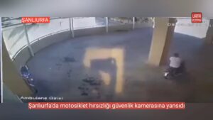 Şanlıurfa’da motosiklet hırsızlığı güvenlik kamerasına yansıdı