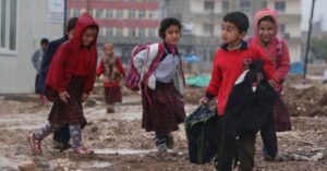 Şanlıurfa’da 2 ve 6. Sınıflar aynı derslikte okutuluyor