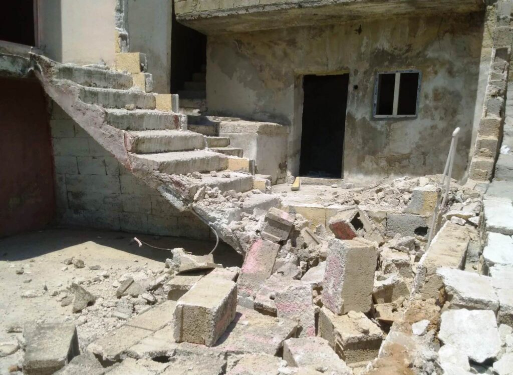 Eyyübiye’de madde bağımlıları evi harabeye çevirdi