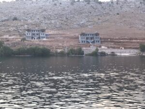 Halfeti’de kaçak yapılar yükseliyor