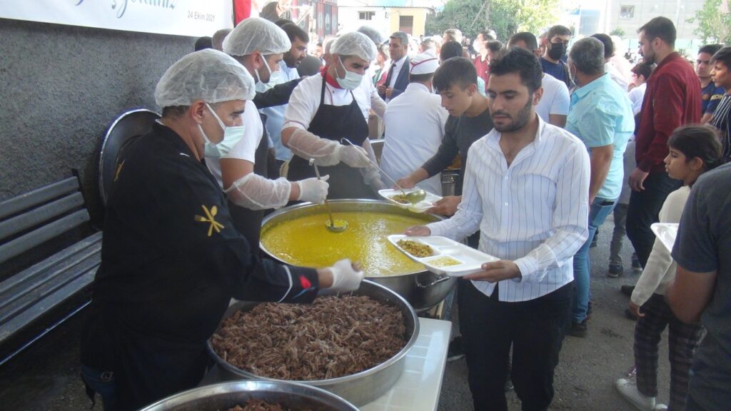 Karaköprü’de düzenlenen Ali Baba hayratına yoğun ilgi