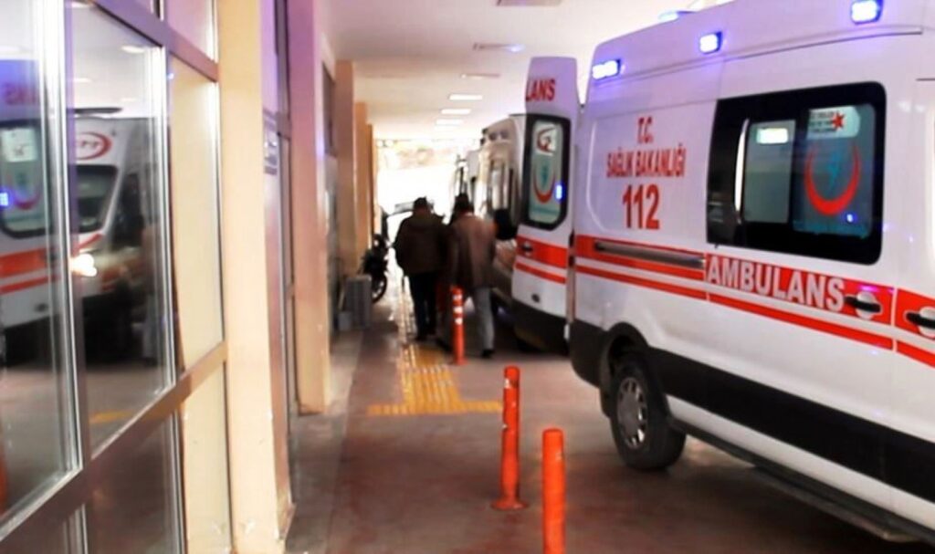 Siverek’te otomobil kayaya çarptı: 6 yaralı