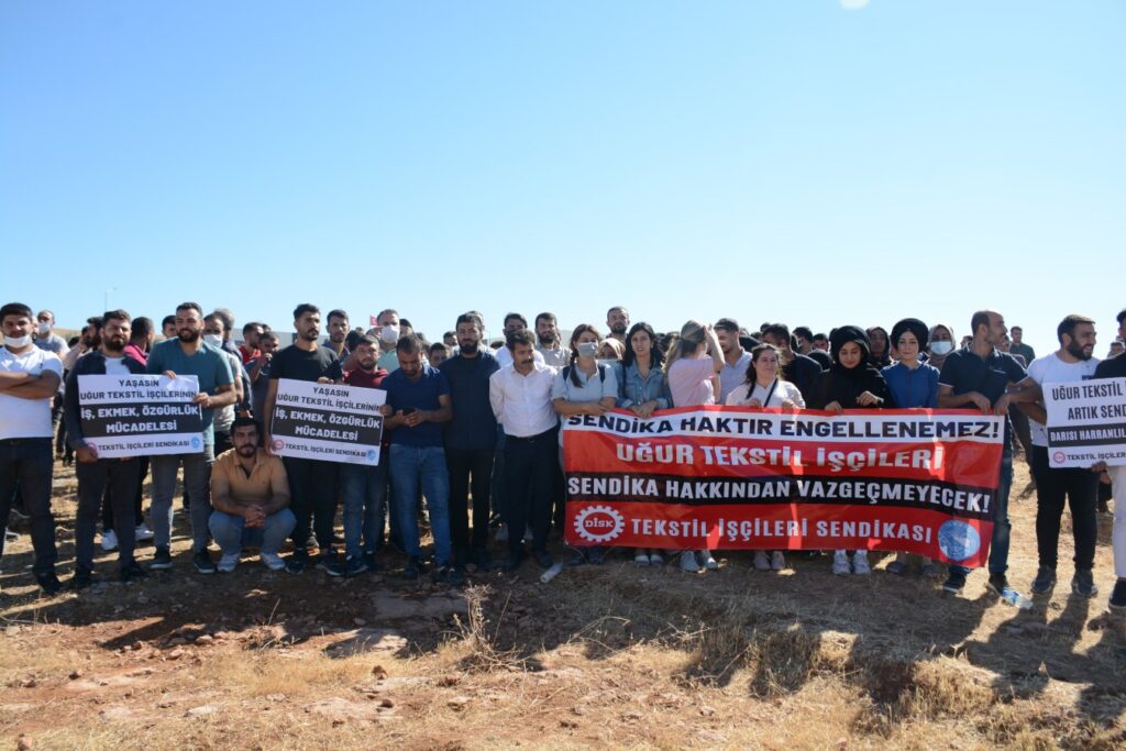 Urfa’da işten çıkarılan yüzlerce işçi nöbete başladı!