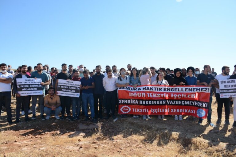 Urfa’da işten çıkarılan yüzlerce işçi nöbete başladı!