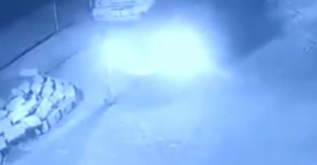 Akçakale’de otomobil çocuğu göz göre göre ezdi!