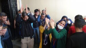 Urfalı askerin cenazesini alkışlarla karşıladılar!