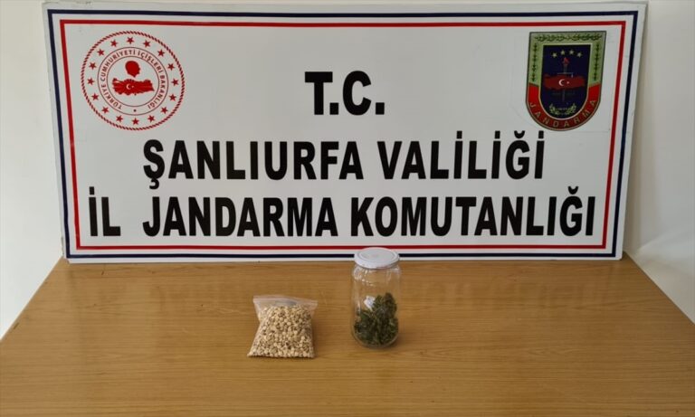 Şanlıurfa’da sulama boruları içinde bin 15 uyuşturucu hap ve esrar ele geçirildi